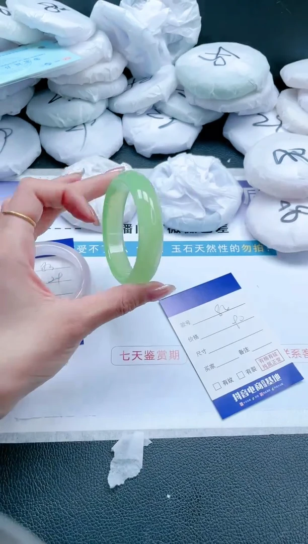 【闪购商品】石英质玉手镯未镶嵌19J84-54