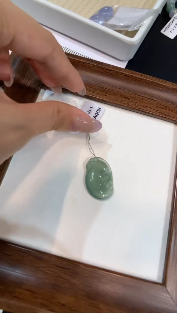 颈饰未镶嵌翡翠如意