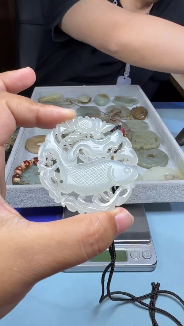 和田玉未镶嵌颈饰1