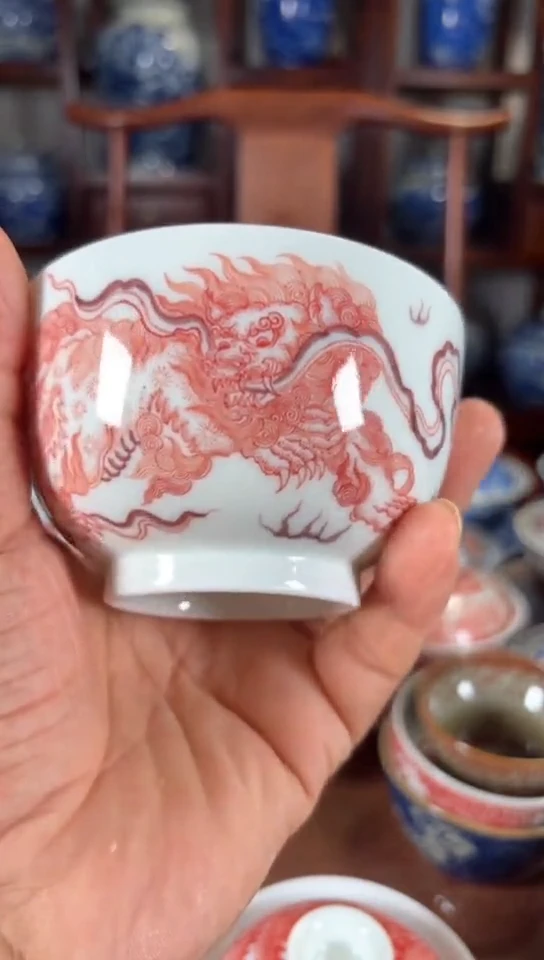 柴窑釉里红双狮纹杯杯
