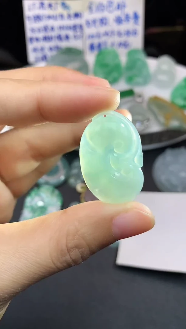 颈饰未镶嵌翡翠吊坠