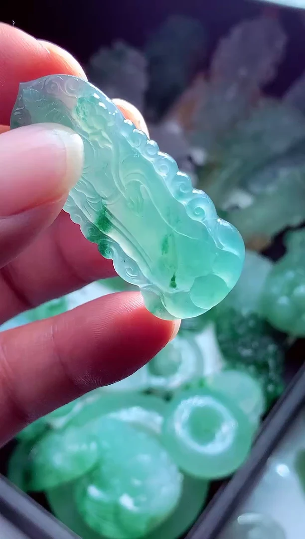未镶嵌定制翡翠八****?翡翠毛货定制