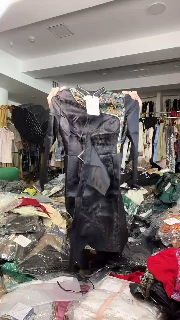 连衣裙       M码       80-105斤