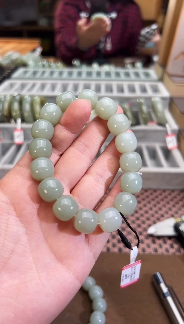 未镶嵌手串和田玉且末料青白玉老型珠手串卡13*14