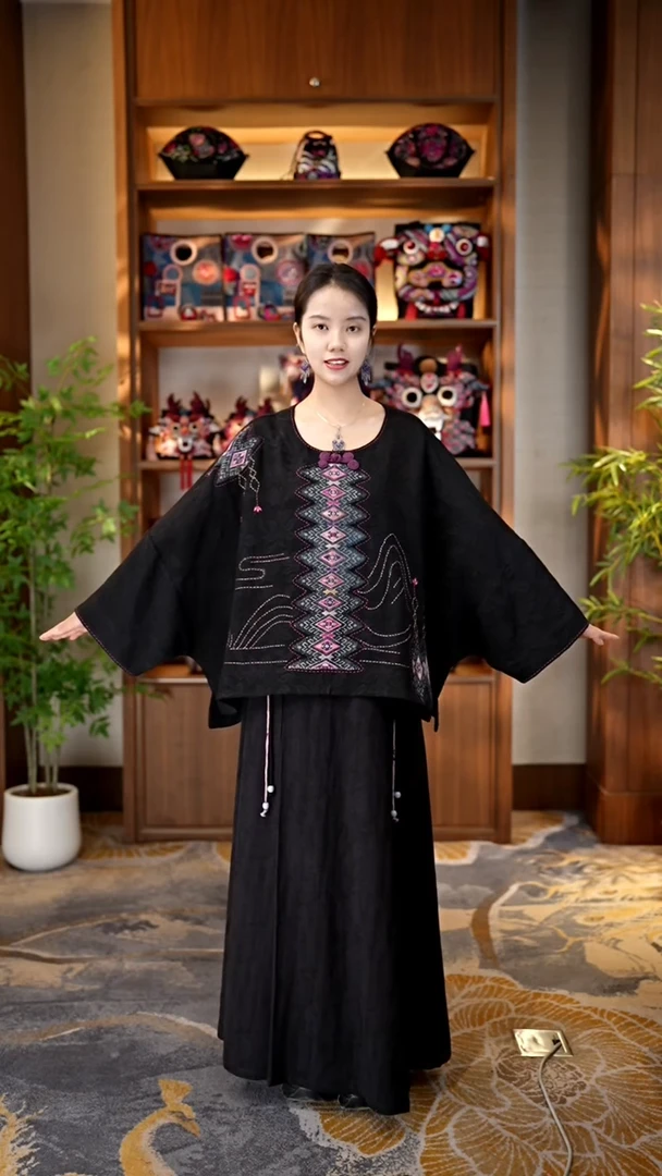 刺绣私人定制苗族手工衣服A9937