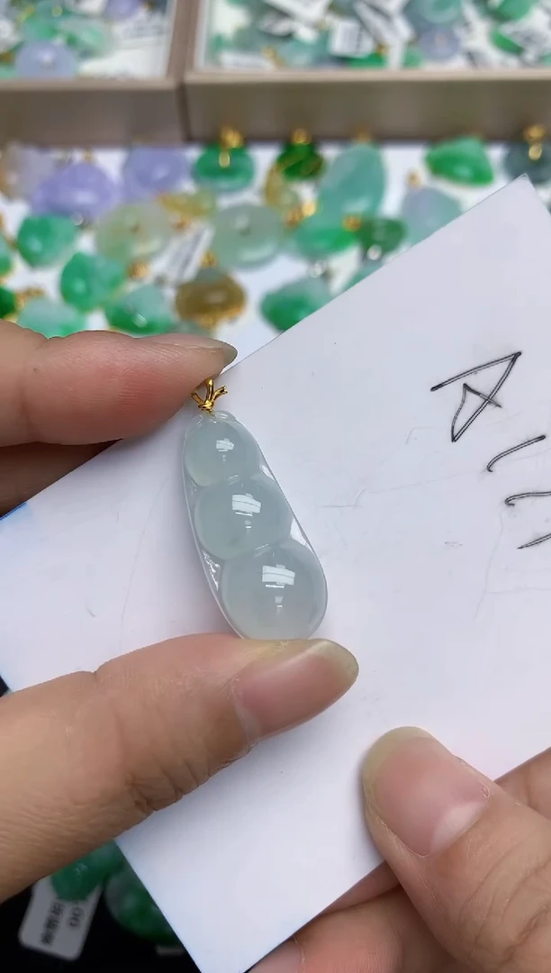 翡翠18K金镶嵌颈饰11111111