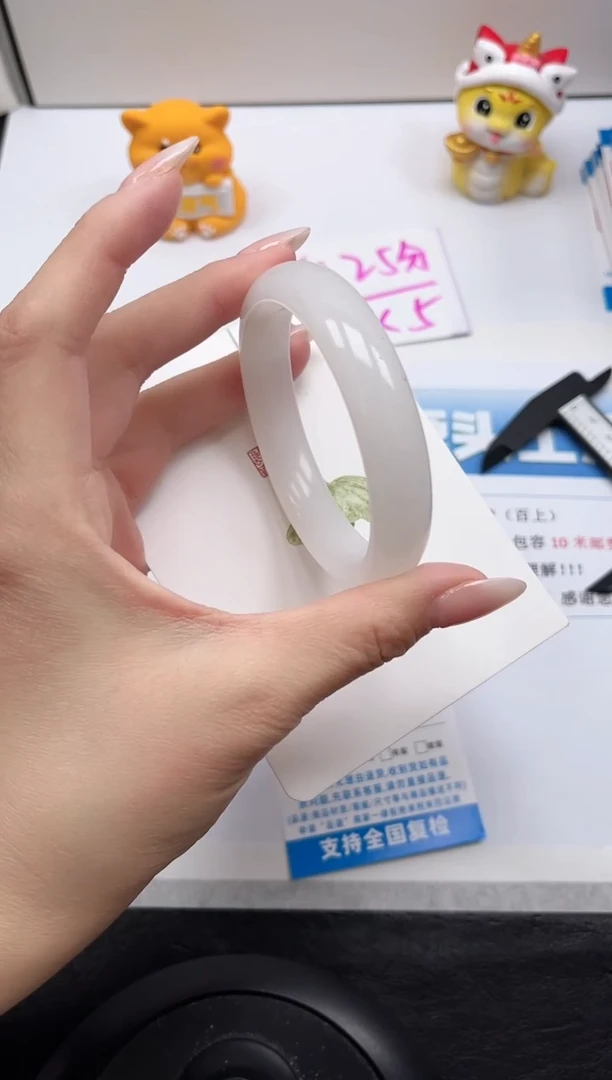 【闪购商品】石英质玉手镯未镶嵌8-59.6