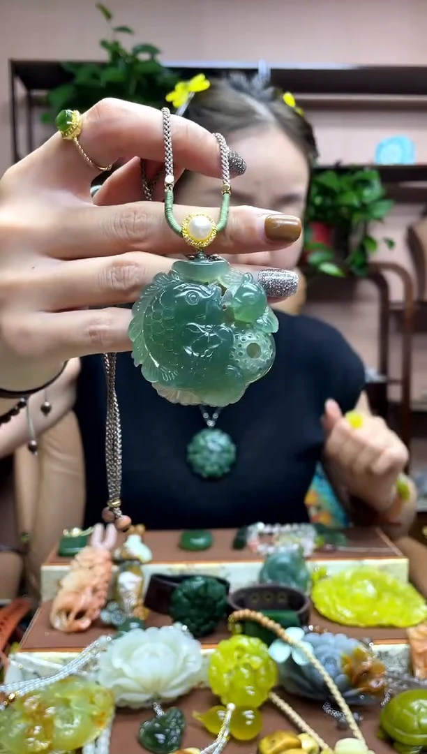 未镶嵌岫玉吊坠·