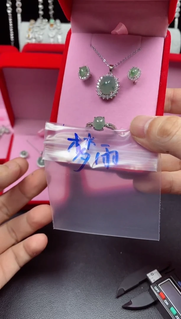 未镶嵌戒指翡翠ℒ****雨翡翠吊坠