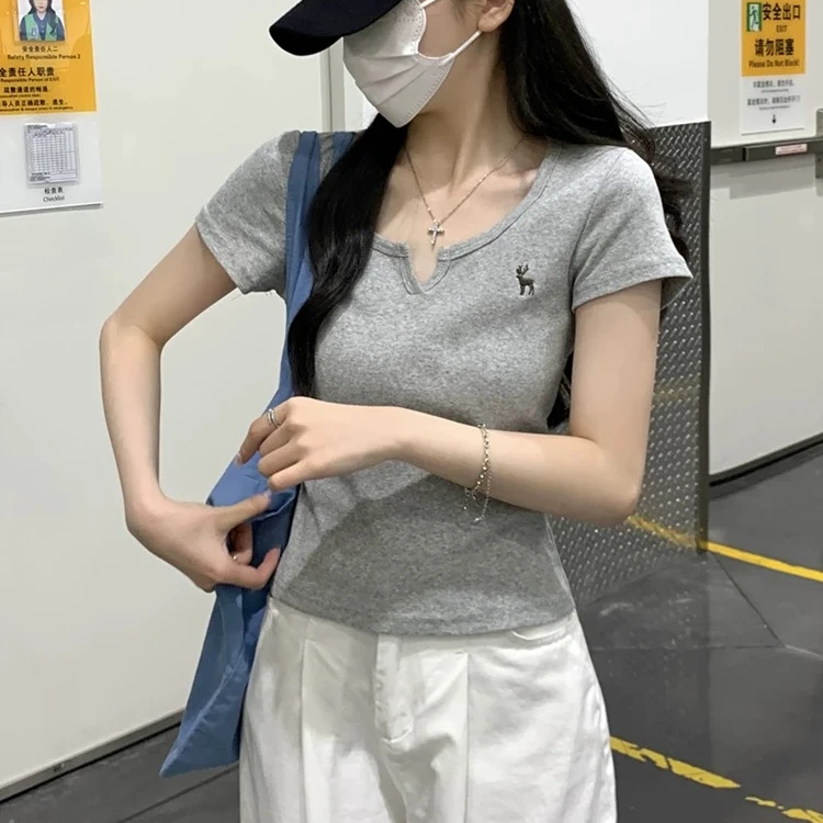 小众设计V领刺绣修身显瘦T恤8851款