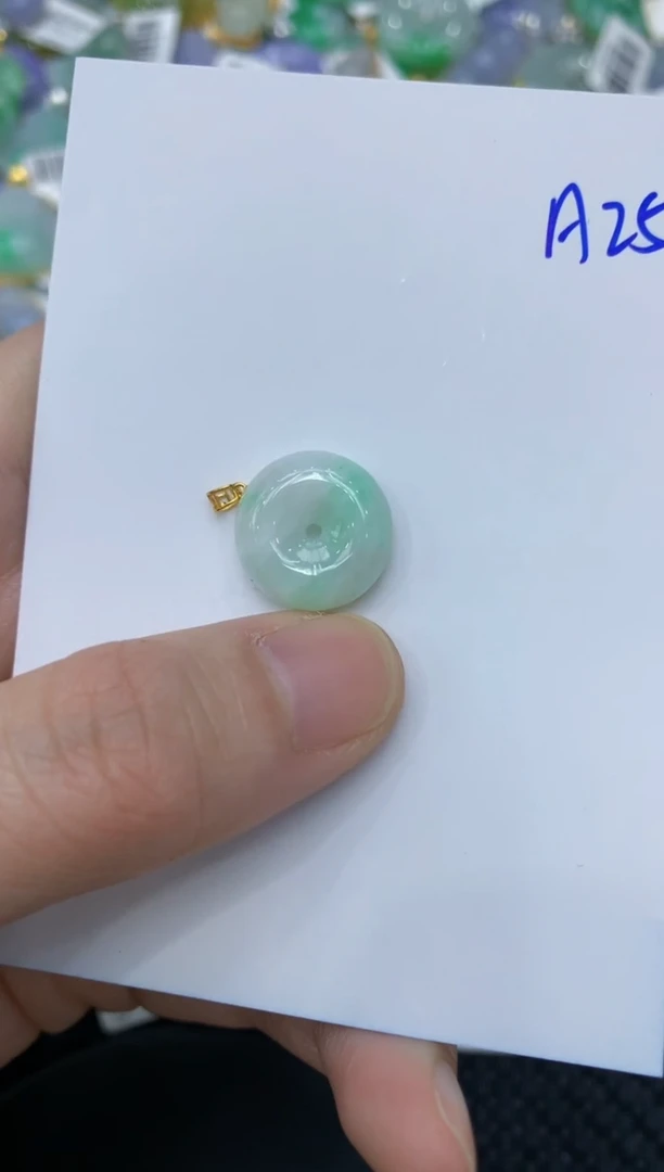 【闪购商品】翡翠颈饰18K金镶嵌11111111111