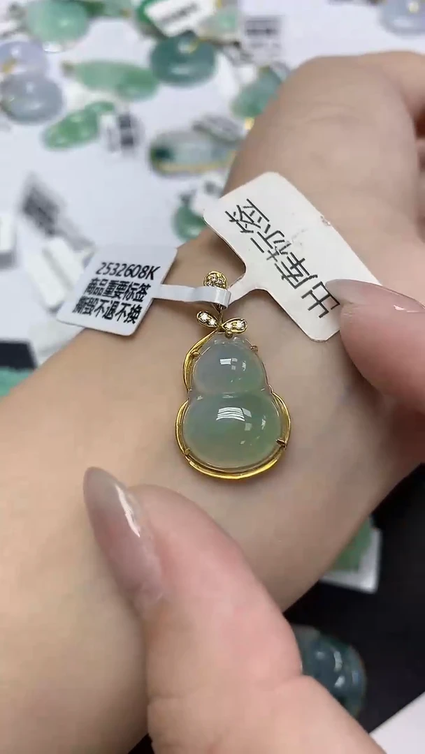 翡翠18K金镶嵌颈饰天然缅甸翡翠A货