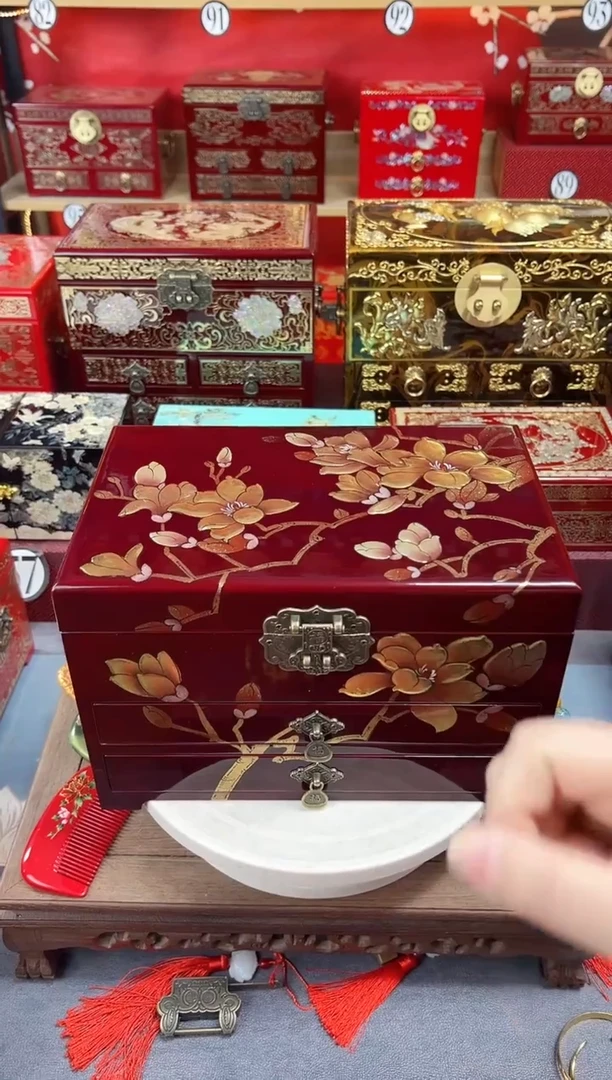 海**主28厘米四层双抽传统堆鼓贴金彩绘玉兰花