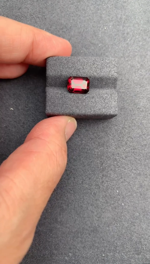 【闪购商品】石榴石裸石未镶嵌2ct镁铝榴石