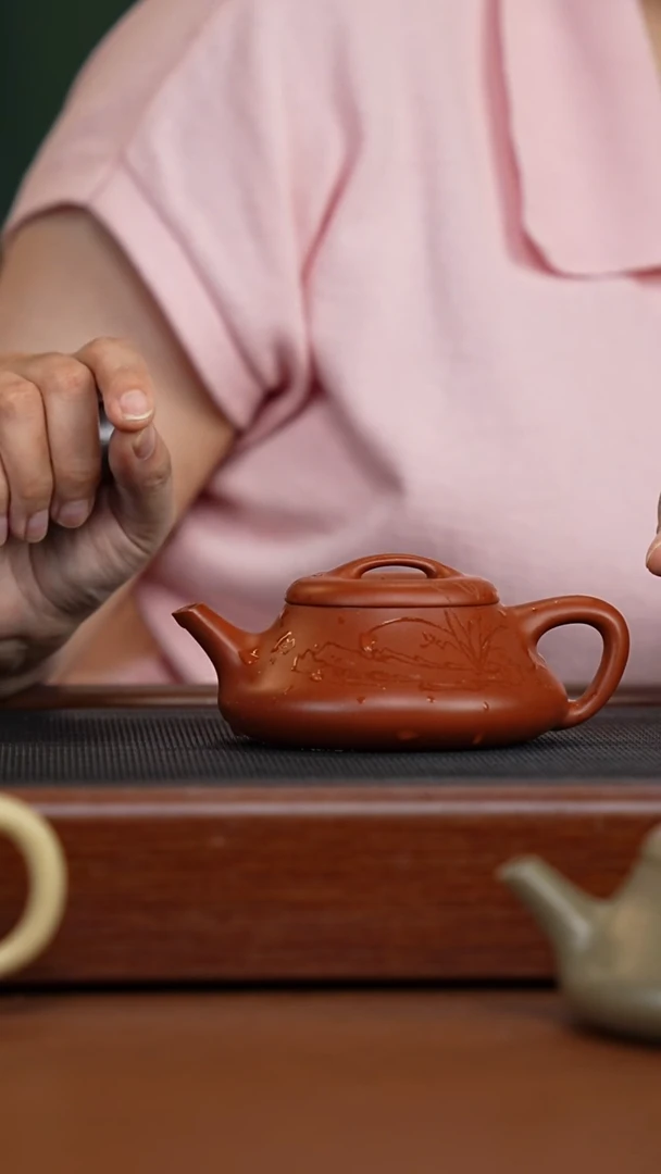 茶壶紫砂红皮龙刻绘隐瓢