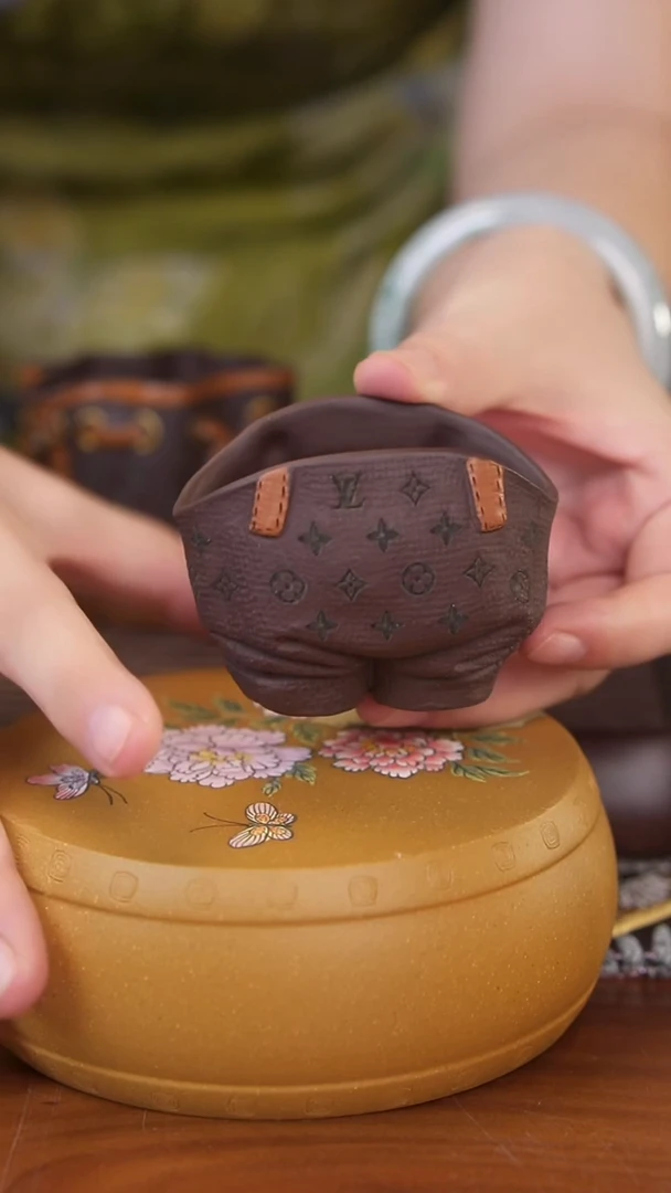 紫砂茶宠紫泥背带裤杯子