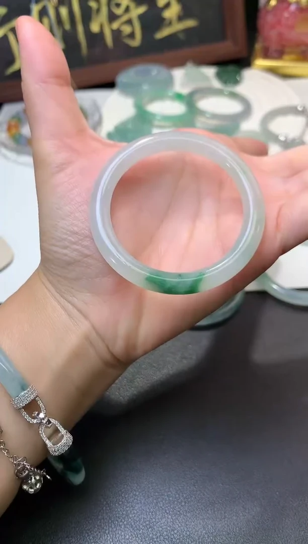 未镶嵌定制翡翠毛货