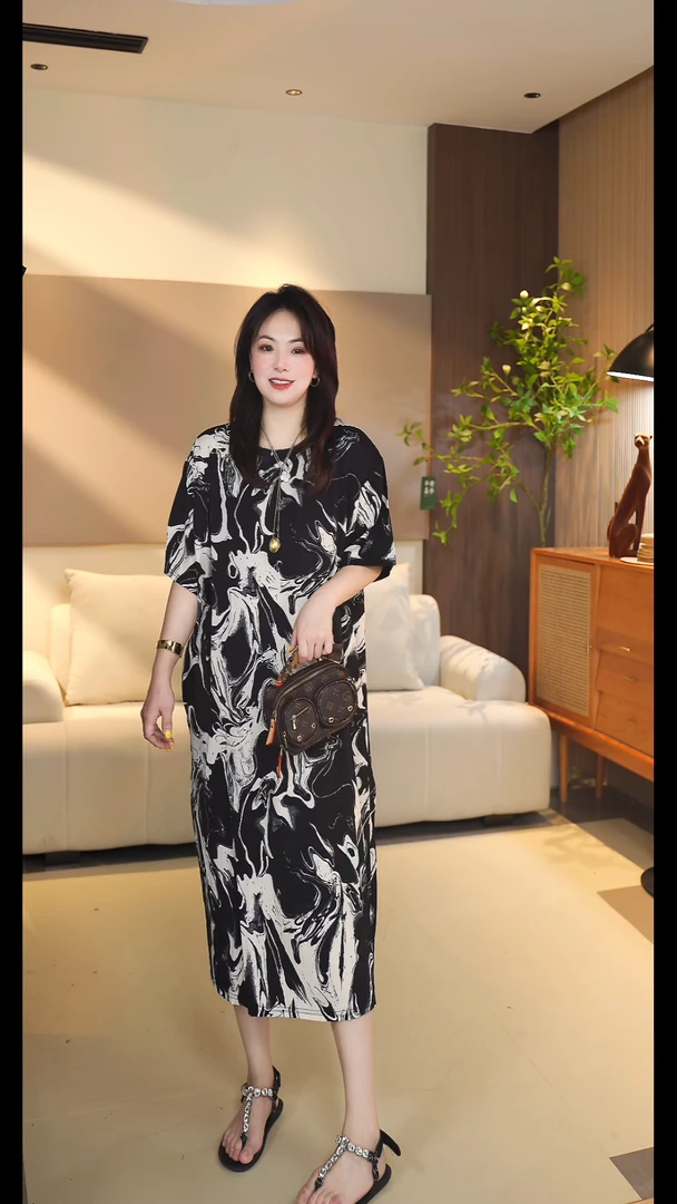 随机精美衣服一件