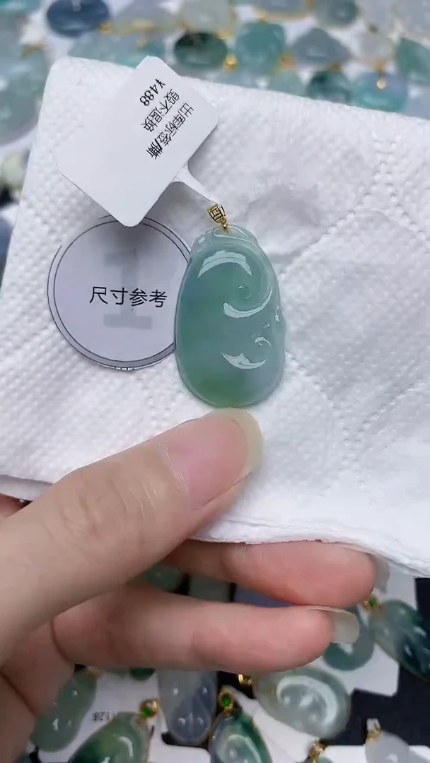 颈饰18K金镶嵌翡翠天然A货翡翠