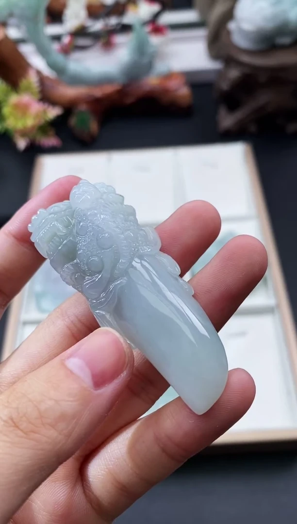 翡翠未镶嵌颈饰天然缅甸A货翡翠