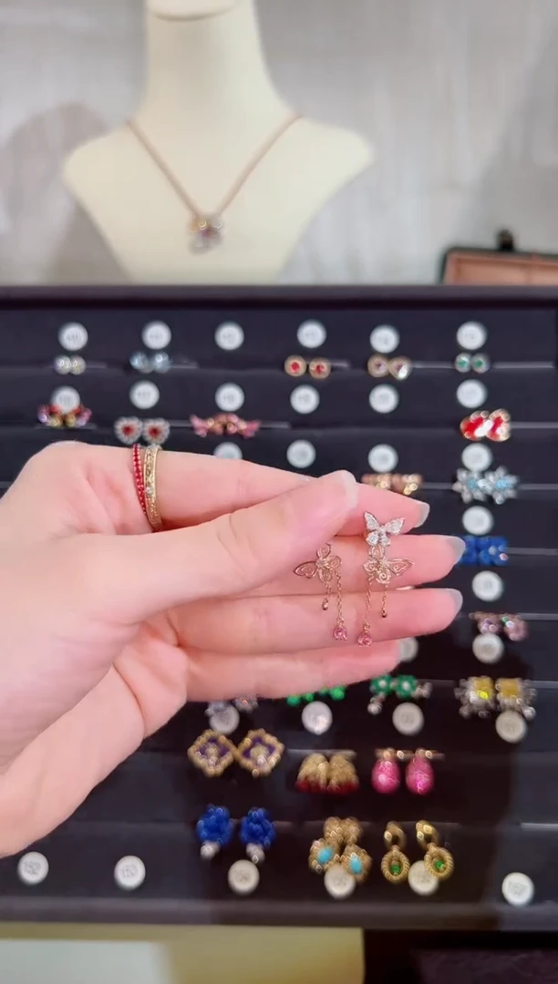 耳饰彩色蓝宝石18K金镶嵌BE12431#-W+Y#157