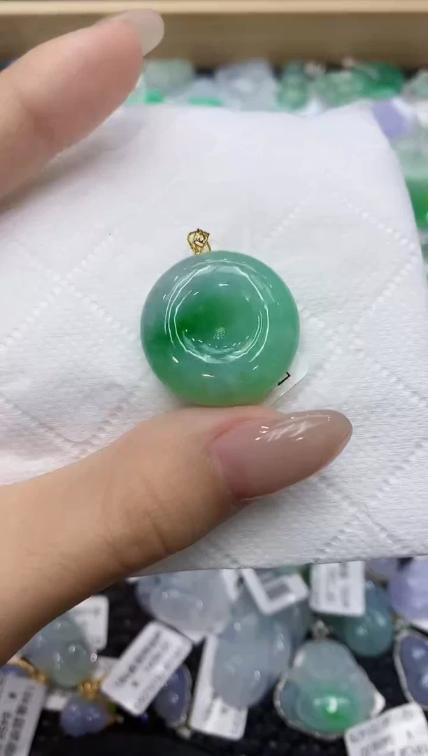 翡翠18K金镶嵌颈饰111111111111