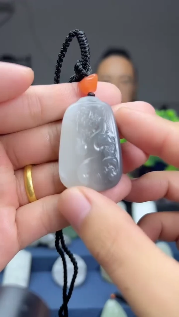 颈饰未镶嵌和田玉吊坠