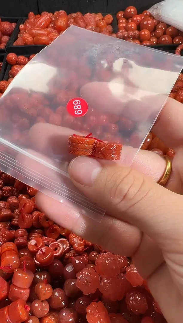 颈饰未镶嵌南红玛瑙1