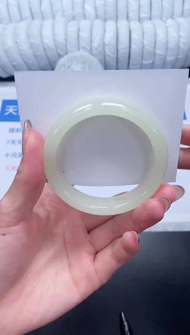 未镶嵌手镯石英质玉47-54FMS