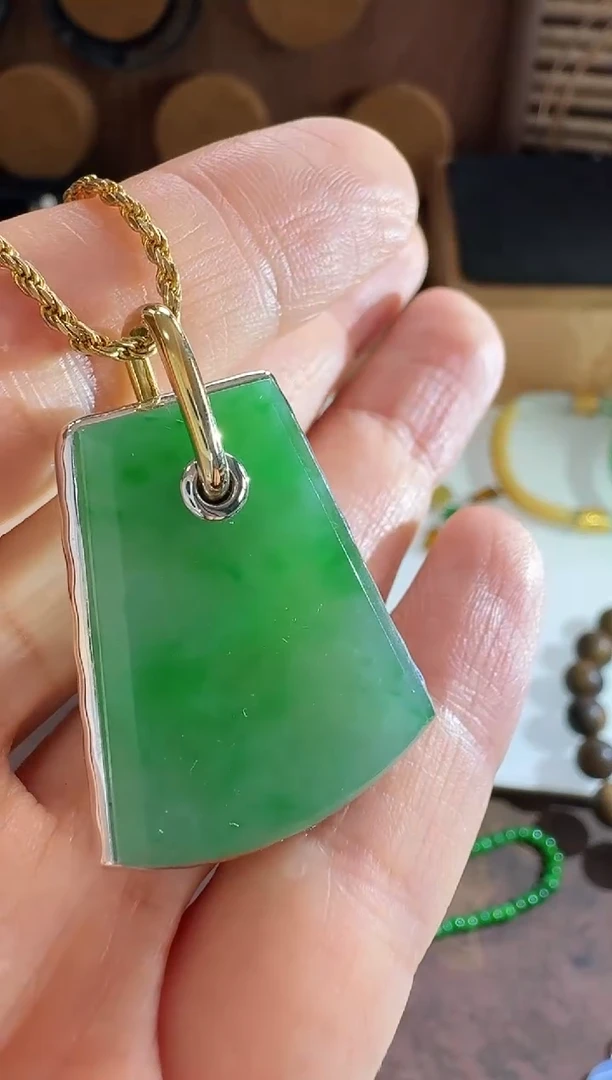 吊坠(不含链)18K金镶嵌翡翠吊坠