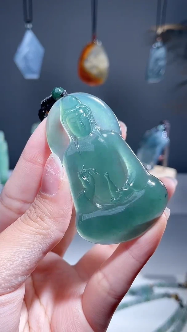 颈饰未镶嵌翡翠素衣观音