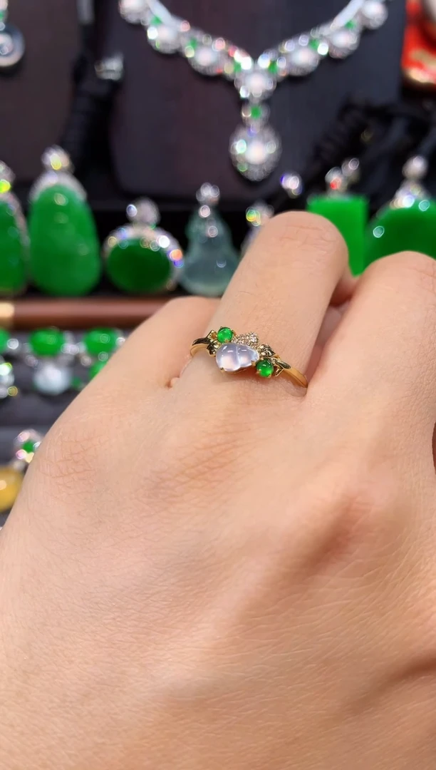 18K金镶嵌戒指翡翠戒指