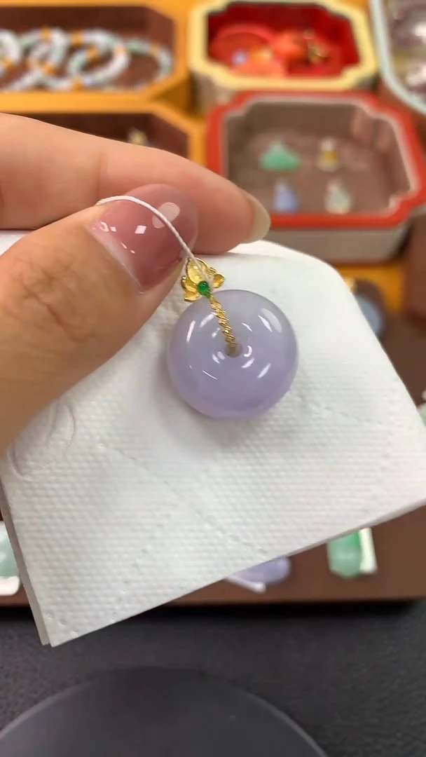 颈饰18K金镶嵌翡翠平安扣