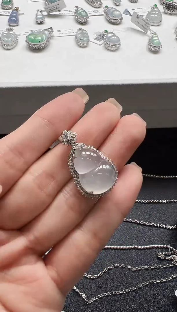 颈饰18K金镶嵌翡翠KBSZ1111-013