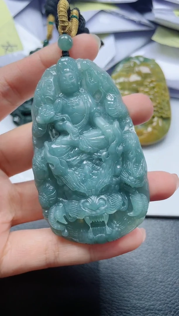 翡翠未镶嵌颈饰
