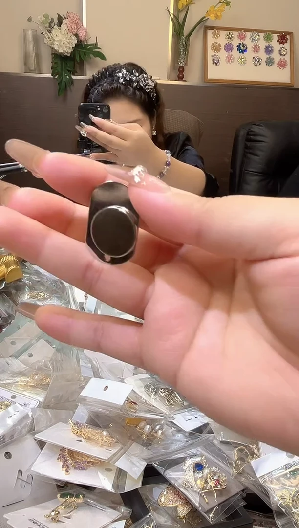锆石铁合金精品饰界