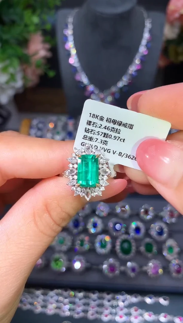 18K金镶嵌戒指祖母绿戒指