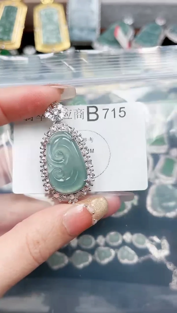 【闪购商品】翡翠颈饰未镶嵌715赠皮绳