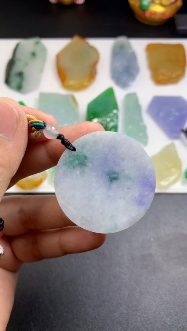 颈饰未镶嵌翡翠