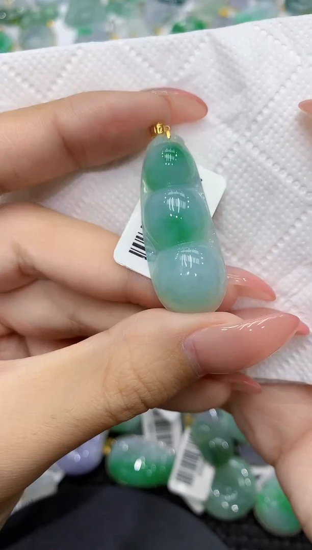 颈饰18K金镶嵌翡翠111111111111