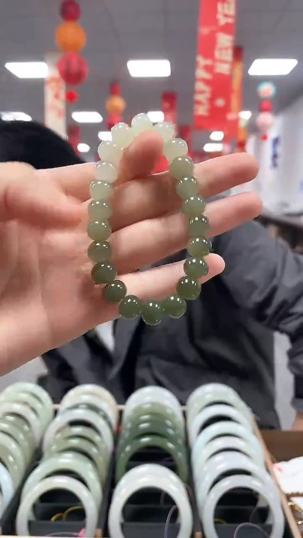 【闪购商品】和田玉手链未镶嵌湖水渐变卡10算盘珠手串一条