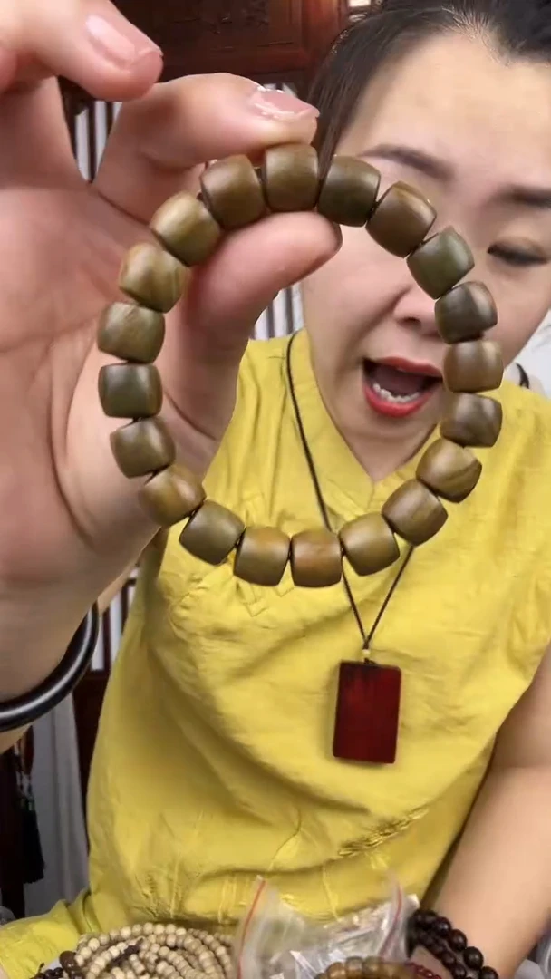 维腊木（绿檀）阿根廷旅途卡1011桶珠手串