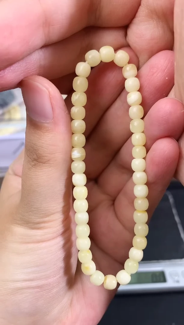蜜蜡未镶嵌珠宝奇石153