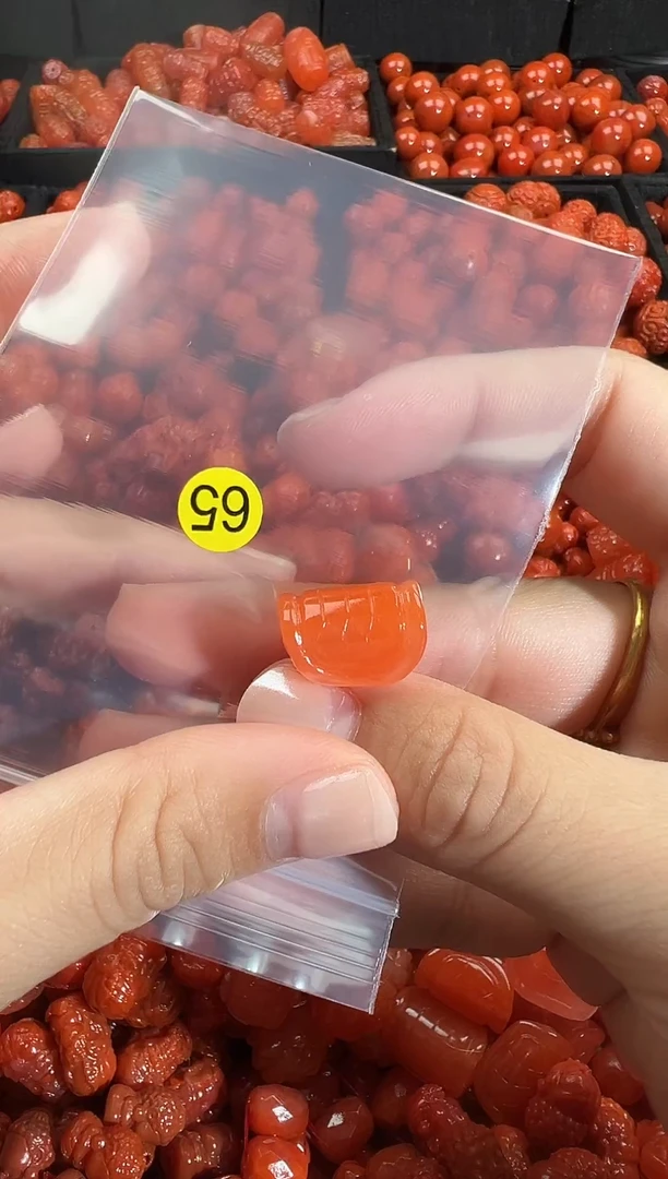 颈饰未镶嵌南红玛瑙1