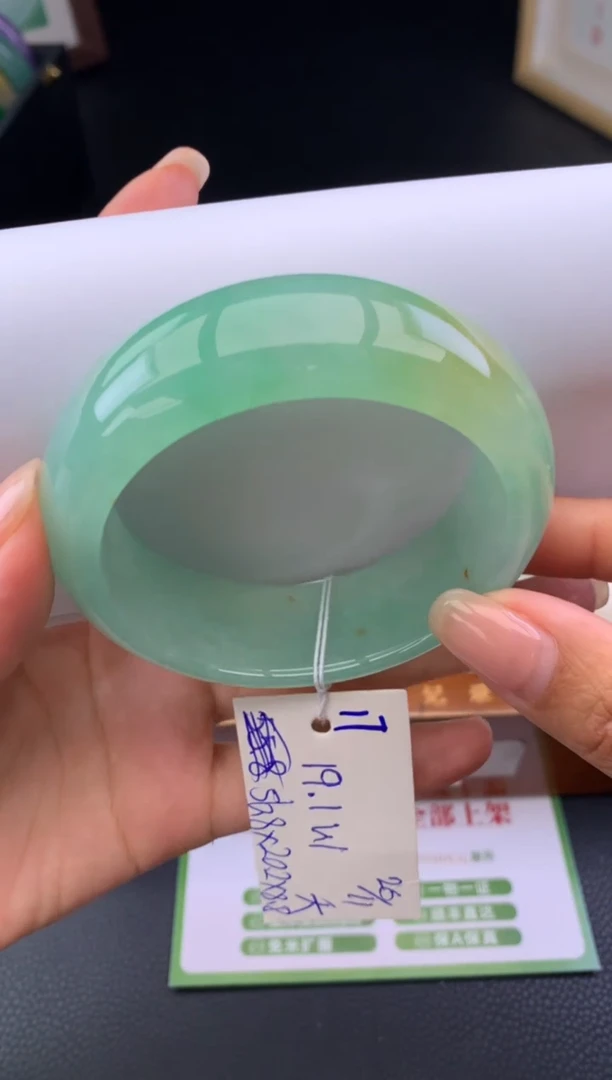 未镶嵌手镯翡翠假一赔三   手镯