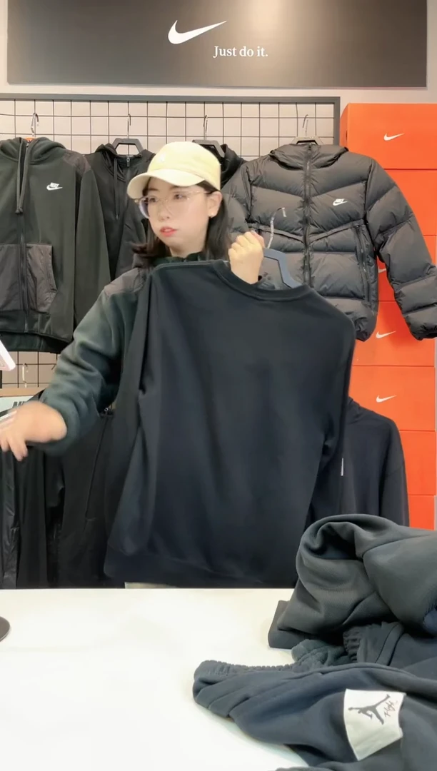 2667 黑色卫衣XL码 160-180斤  不退换