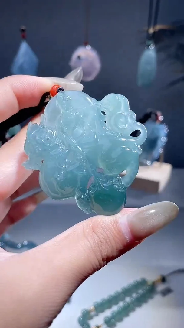 颈饰未镶嵌翡翠御龙观音