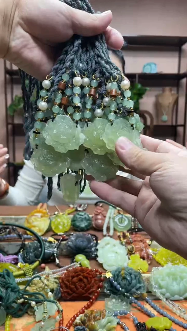 未镶嵌岫玉吊坠多样性发货发其中之一