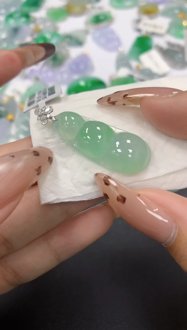 颈饰18K金镶嵌翡翠a货假一赔三支持复检百元上9元证书费自理