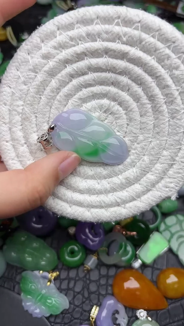 颈饰未镶嵌翡翠缅甸翡翠吊坠